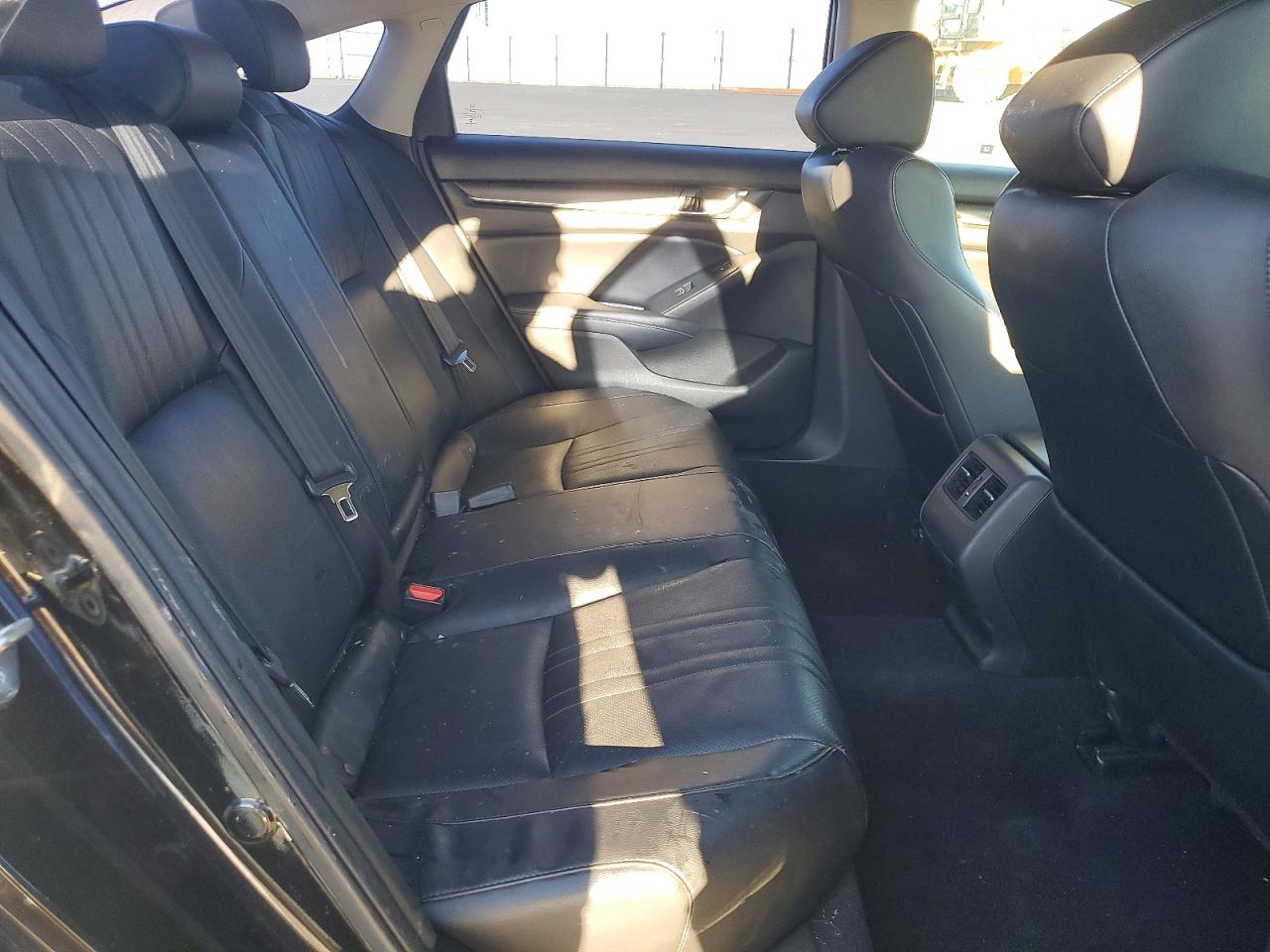 2018 HONDA ACCORD TOURING photo 10