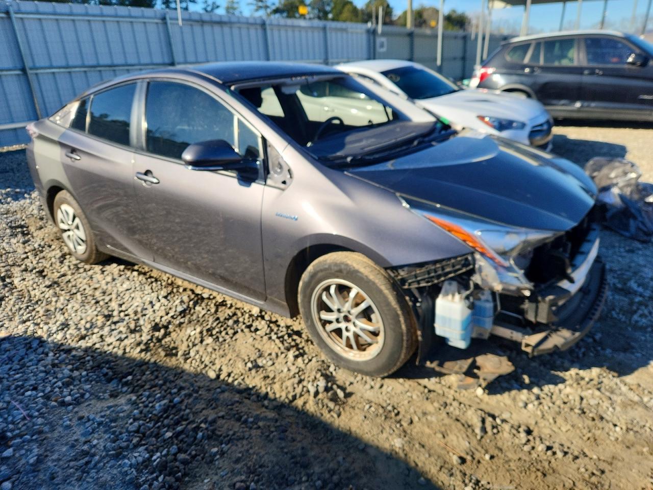 2017 TOYOTA PRIUS photo 4