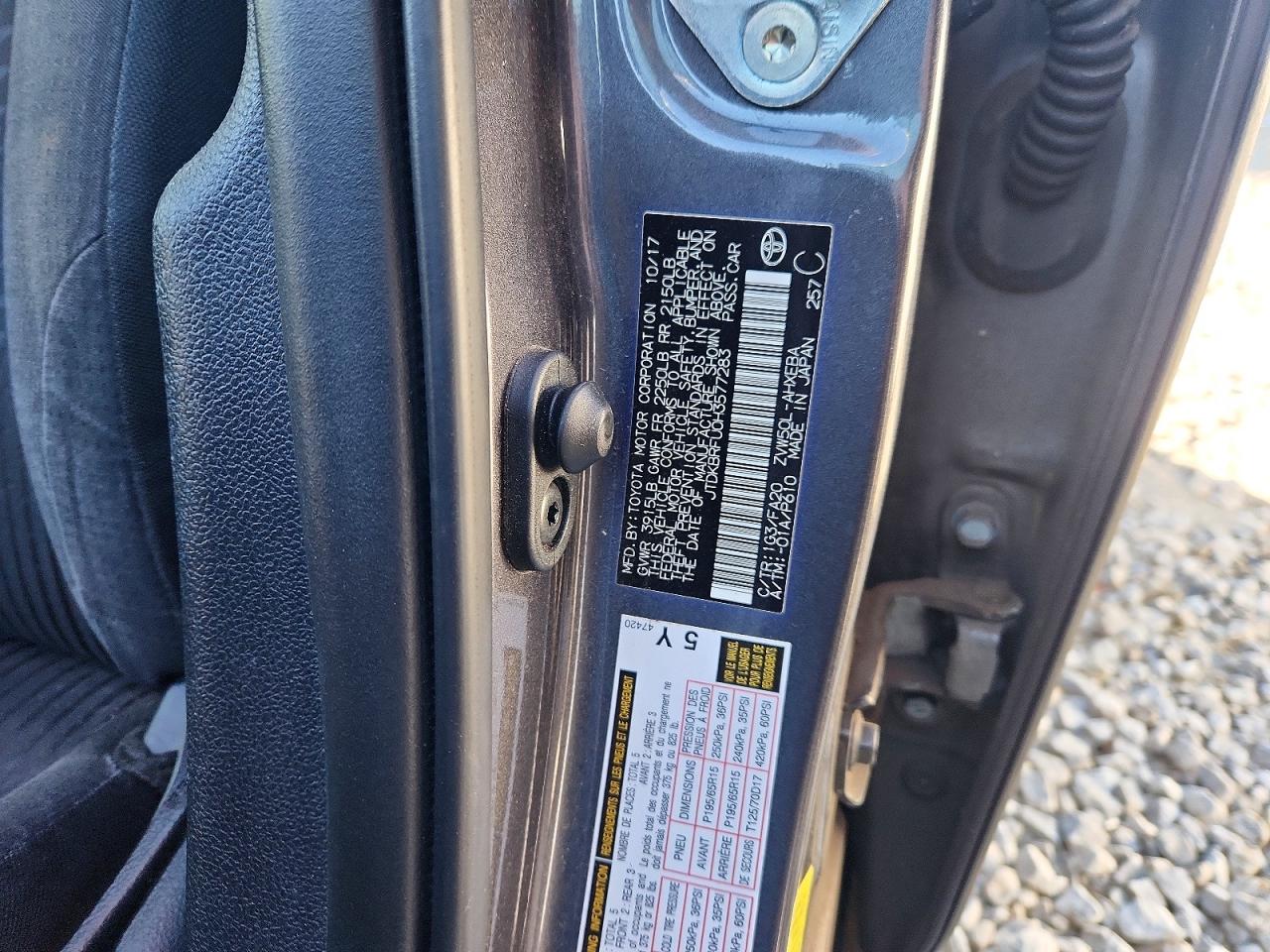 2017 TOYOTA PRIUS photo 12