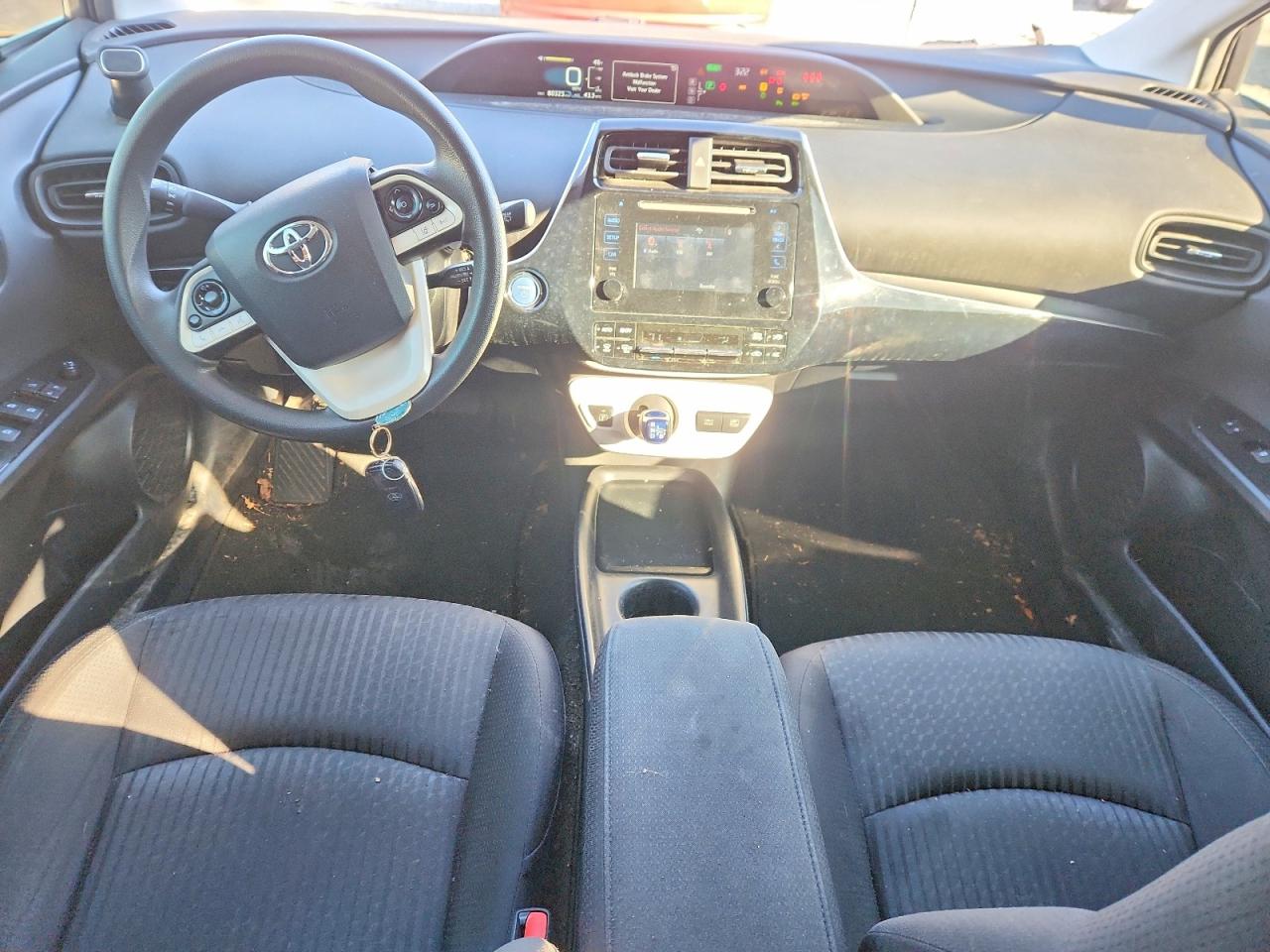 2017 TOYOTA PRIUS photo 8
