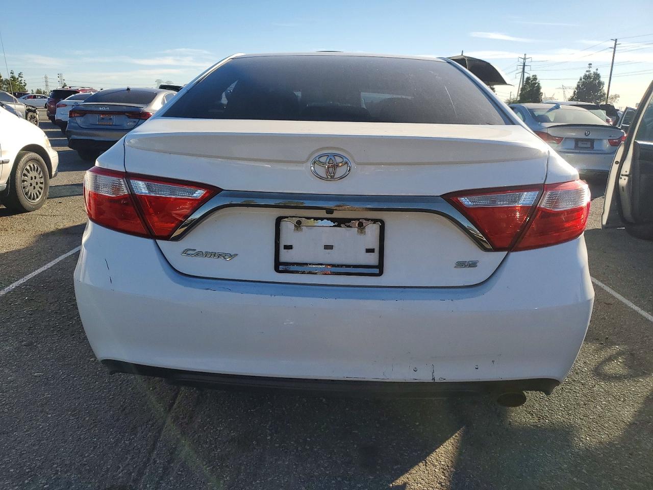 2017 TOYOTA CAMRY LE photo 6