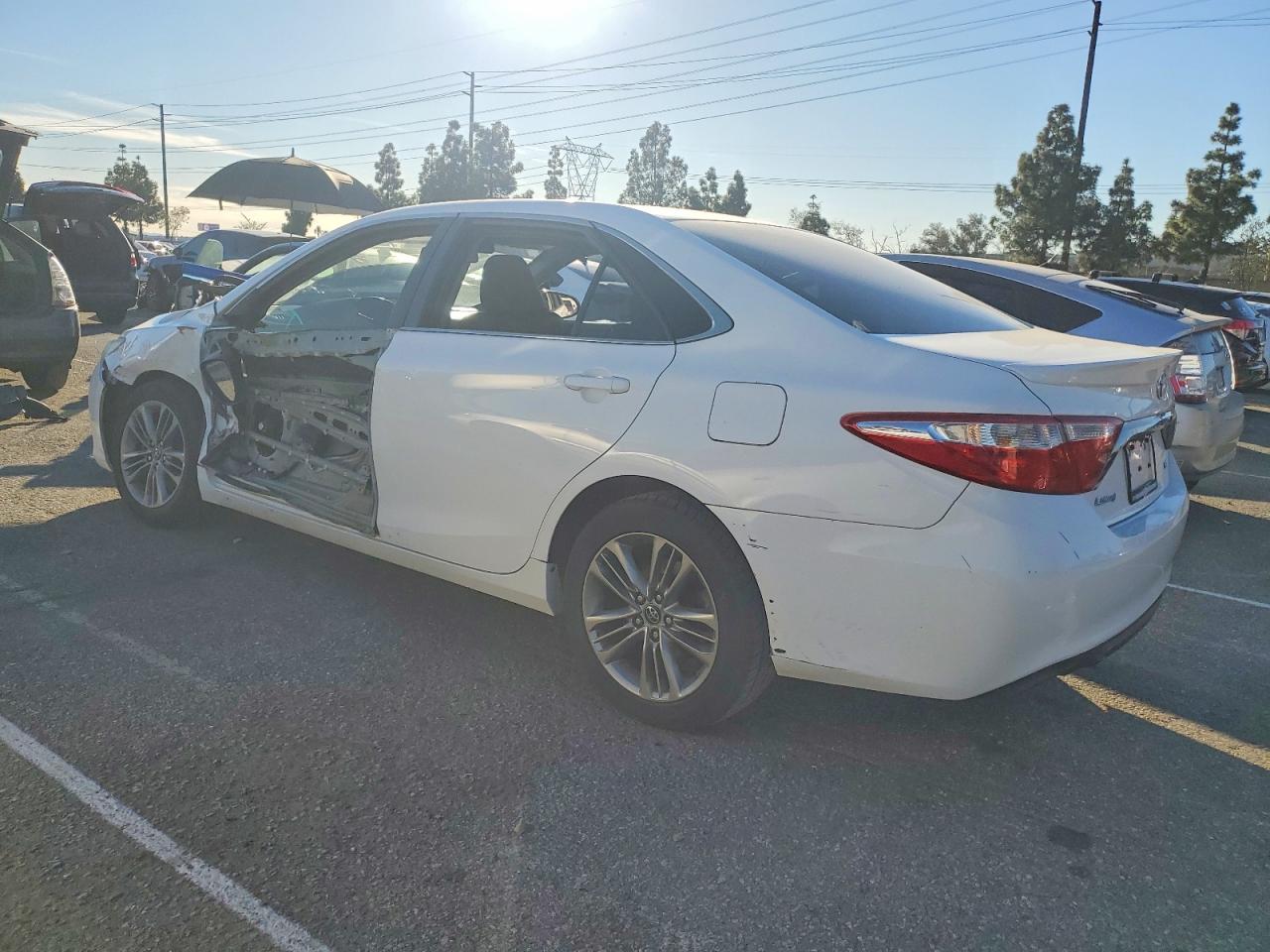 2017 TOYOTA CAMRY LE photo 2