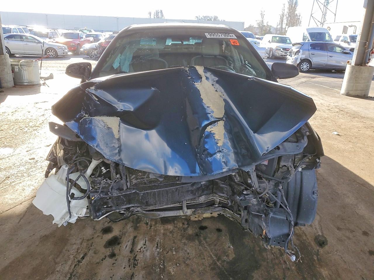 2015 TOYOTA CAMRY LE photo 5