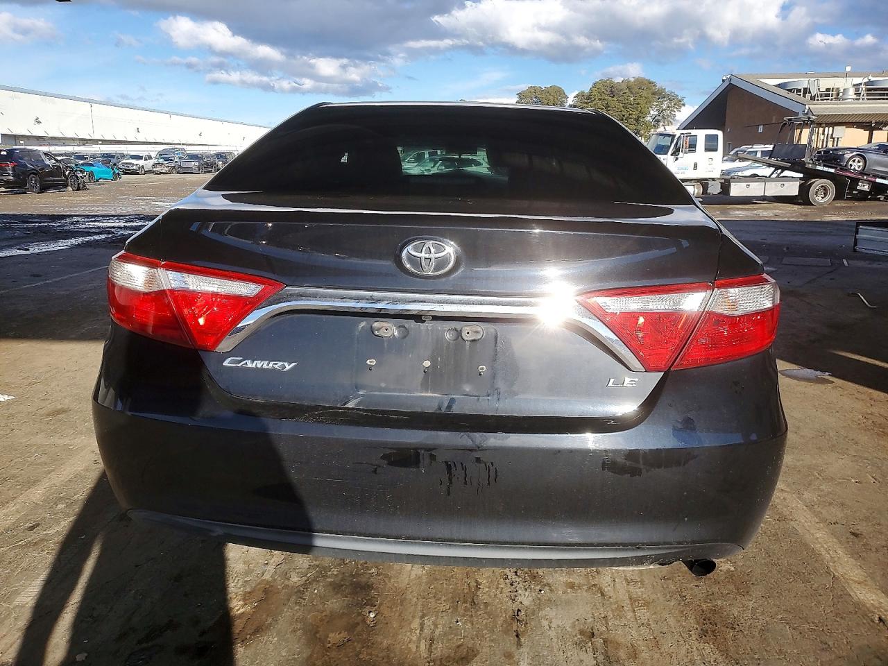2015 TOYOTA CAMRY LE photo 6