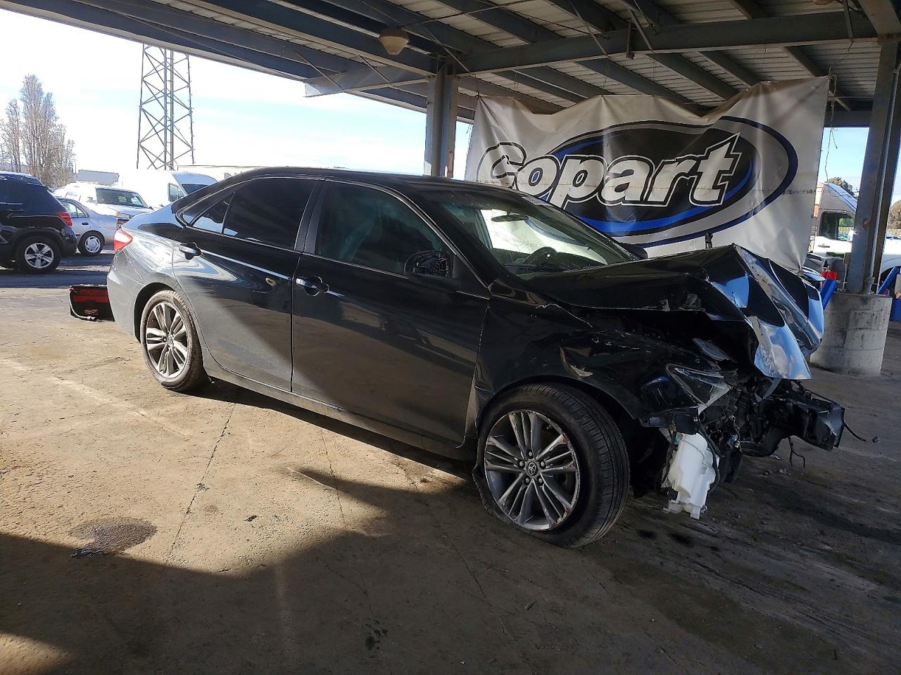 2015 TOYOTA CAMRY LE photo 4