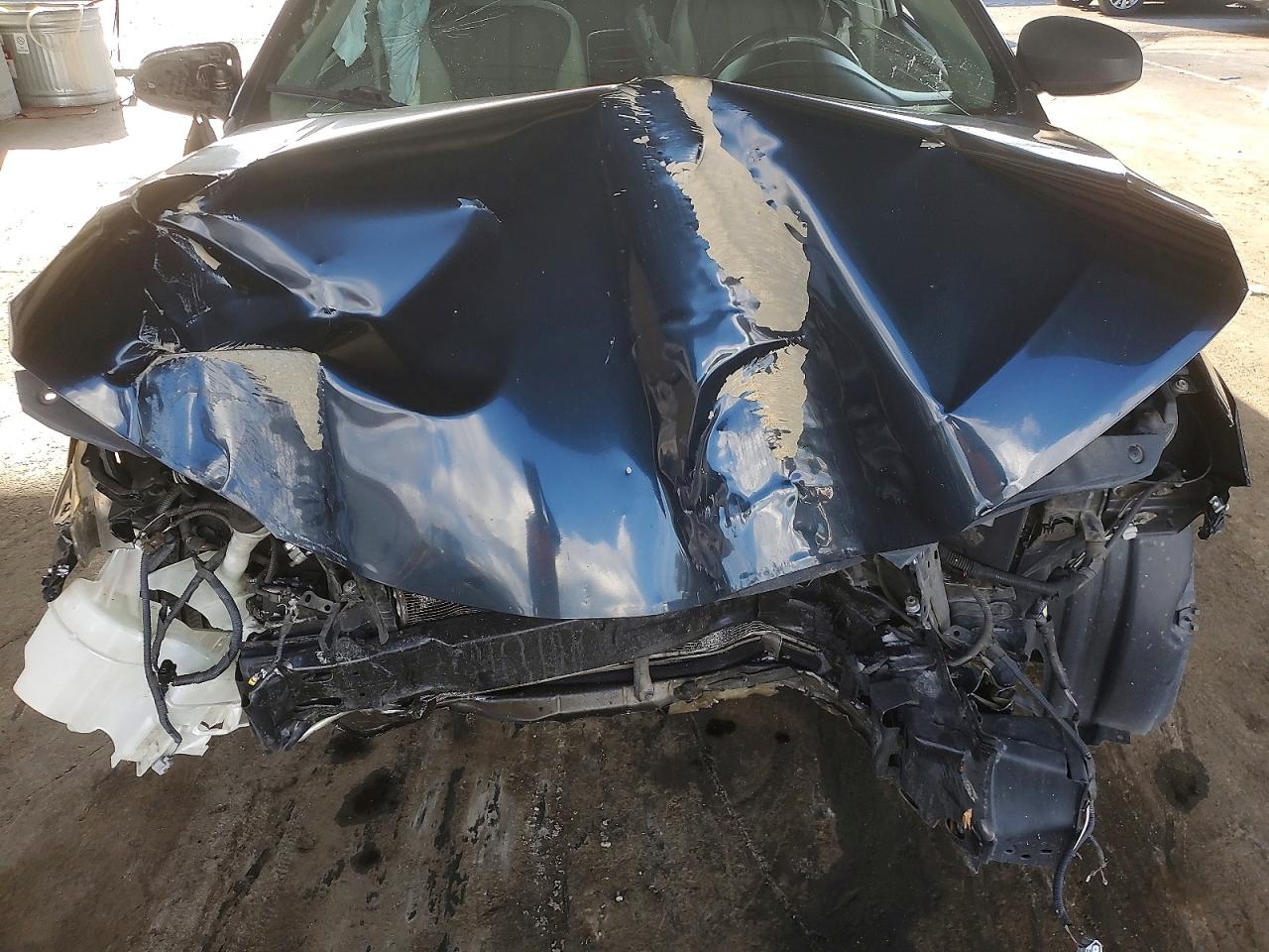 2015 TOYOTA CAMRY LE photo 11