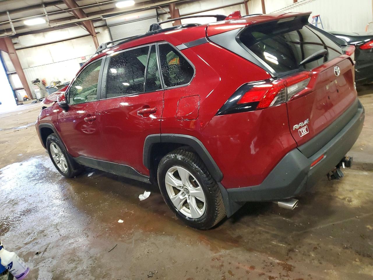 2019 TOYOTA RAV4 XLE photo 2
