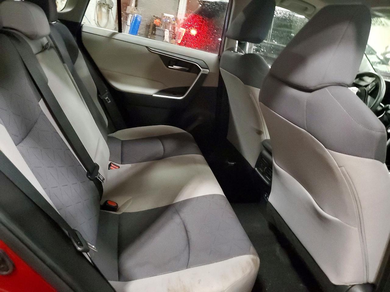 2019 TOYOTA RAV4 XLE photo 11