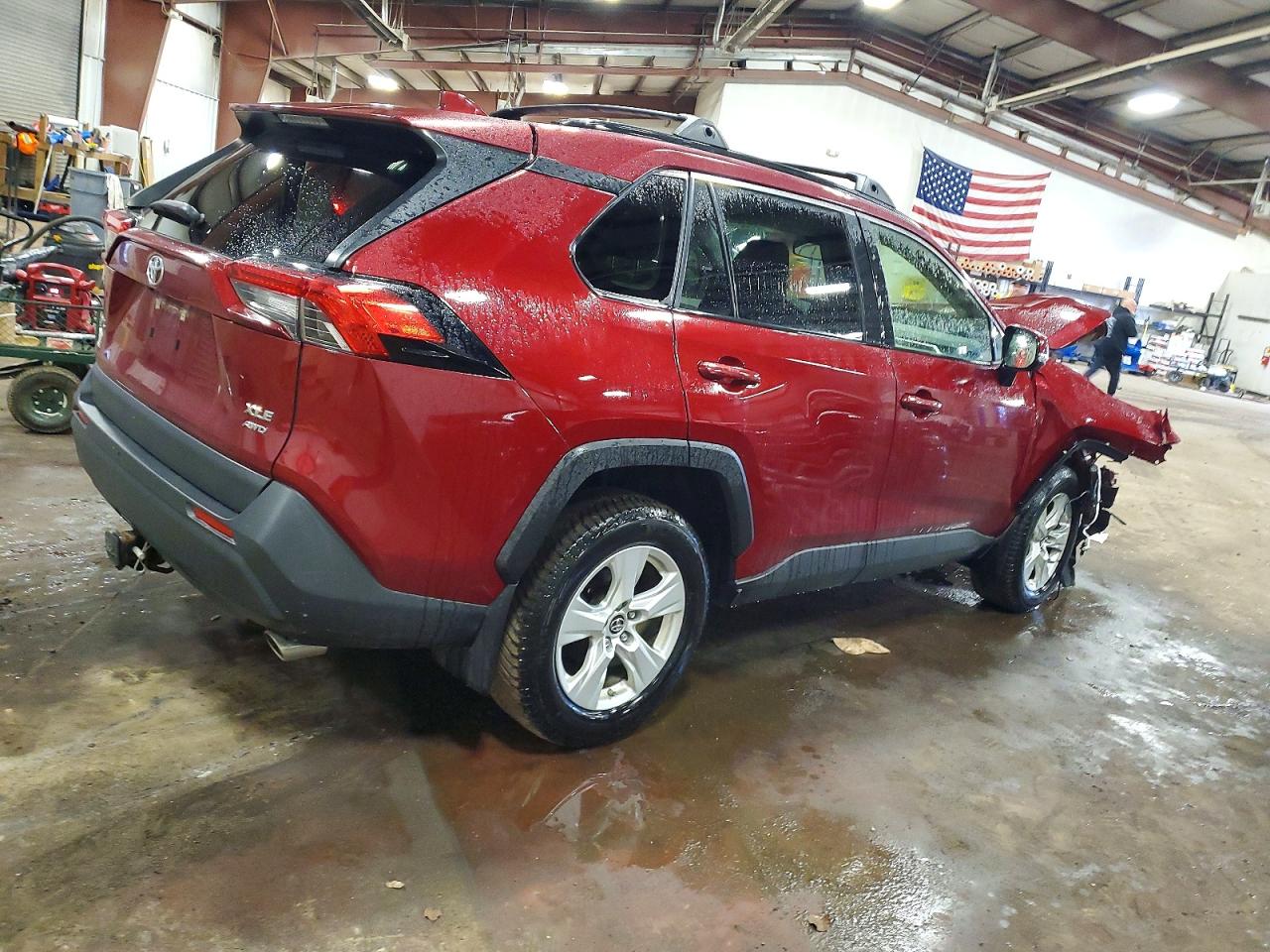 2019 TOYOTA RAV4 XLE photo 3