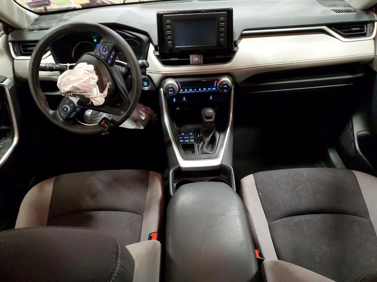 2019 TOYOTA RAV4 XLE photo 8