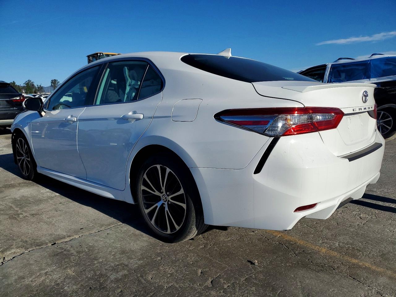 2020 TOYOTA CAMRY SE photo 2