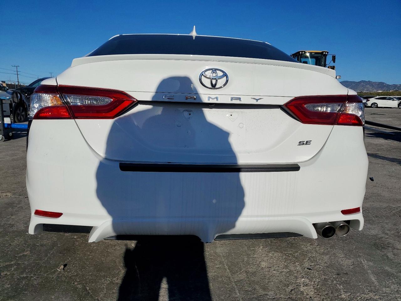 2020 TOYOTA CAMRY SE photo 6