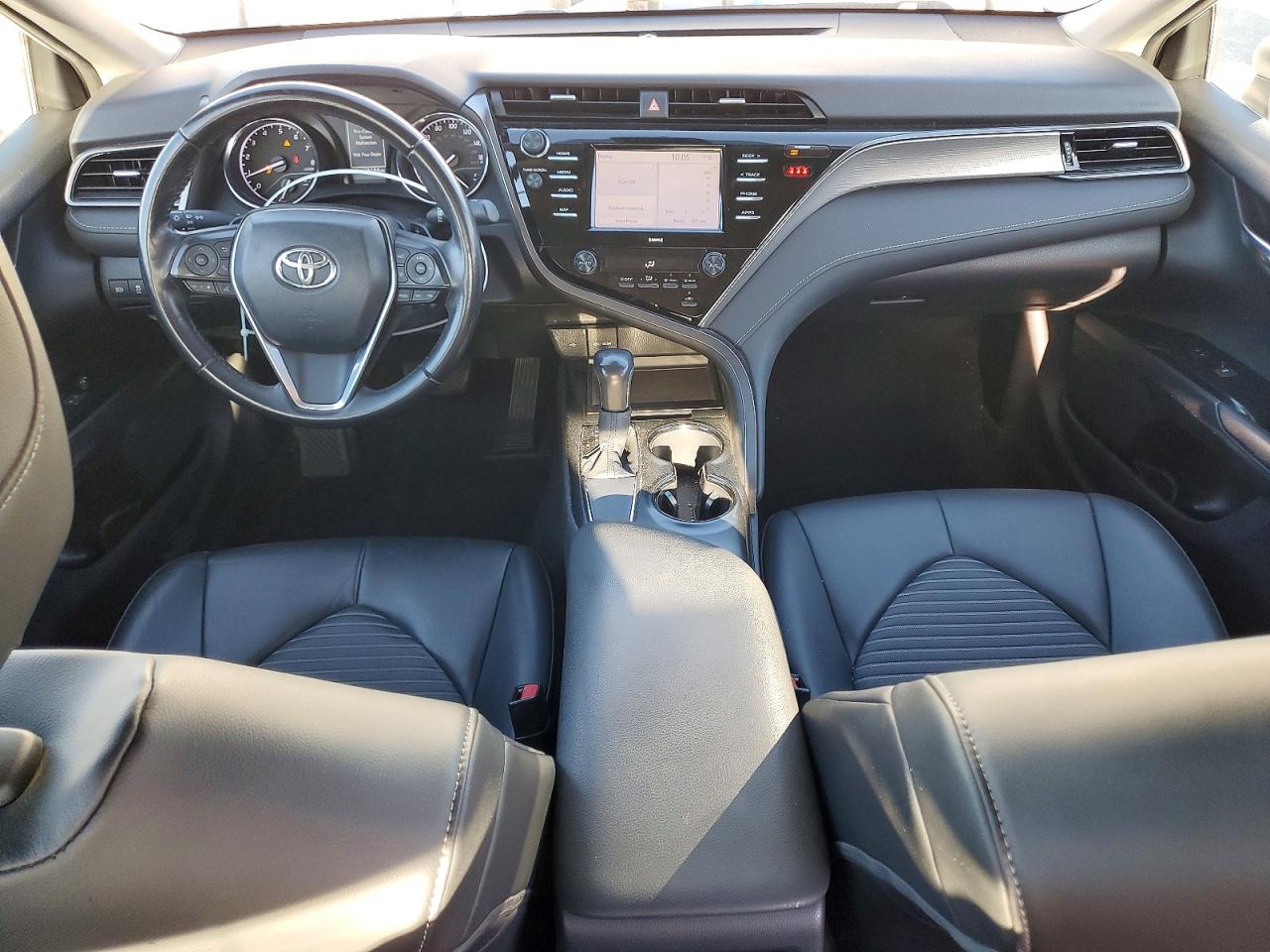 2020 TOYOTA CAMRY SE photo 8
