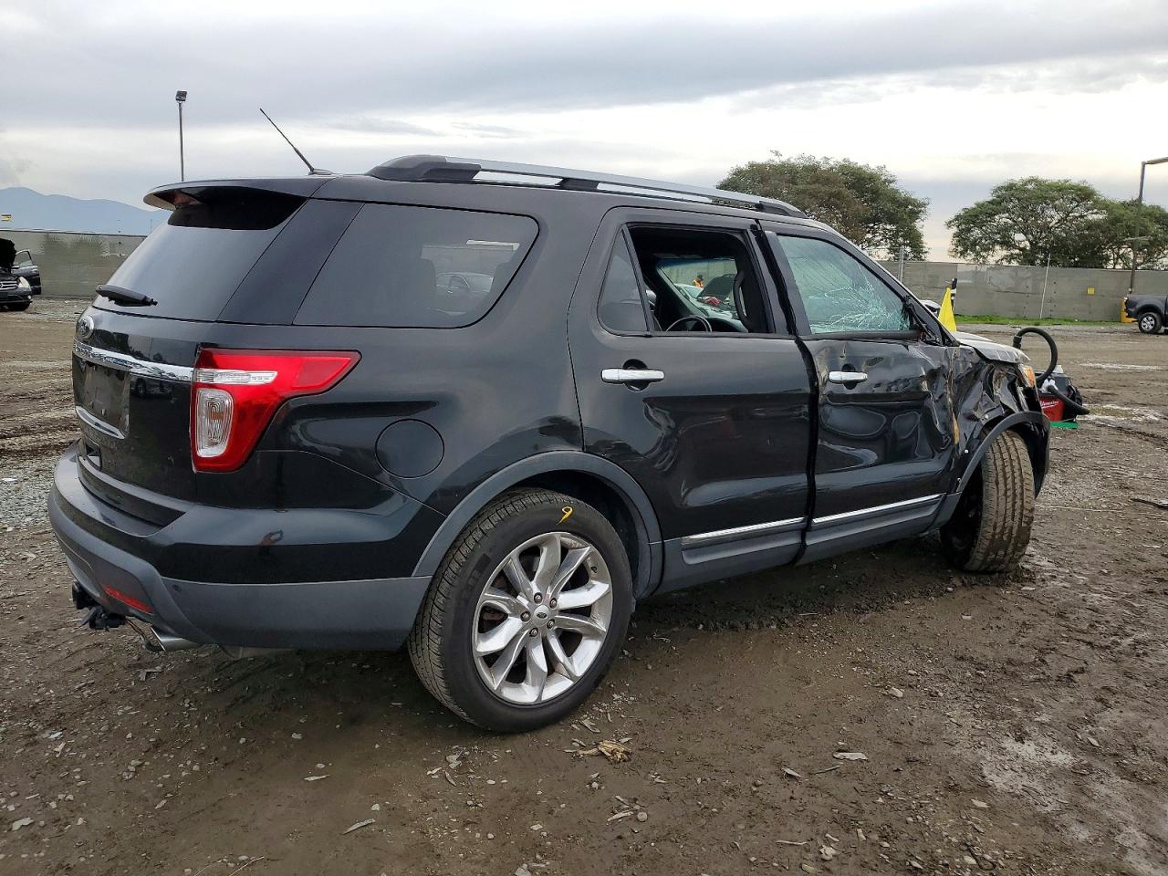 2014 FORD EXPLORER XLT photo 3