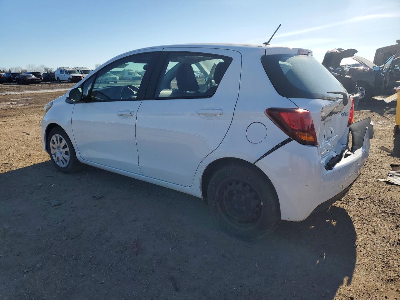 2015 TOYOTA YARIS photo 2