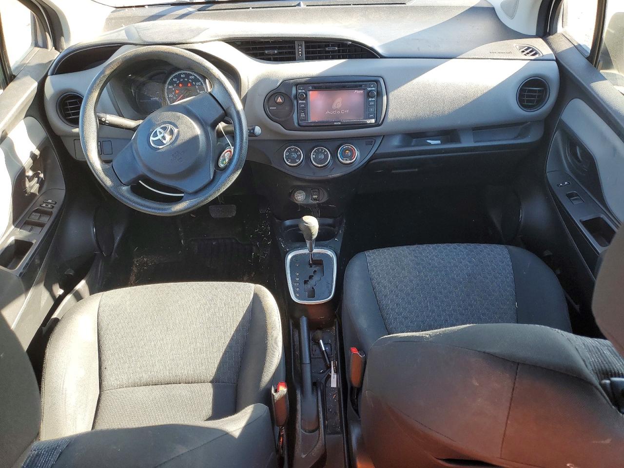 2015 TOYOTA YARIS photo 8