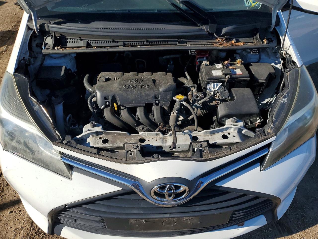 2015 TOYOTA YARIS photo 11