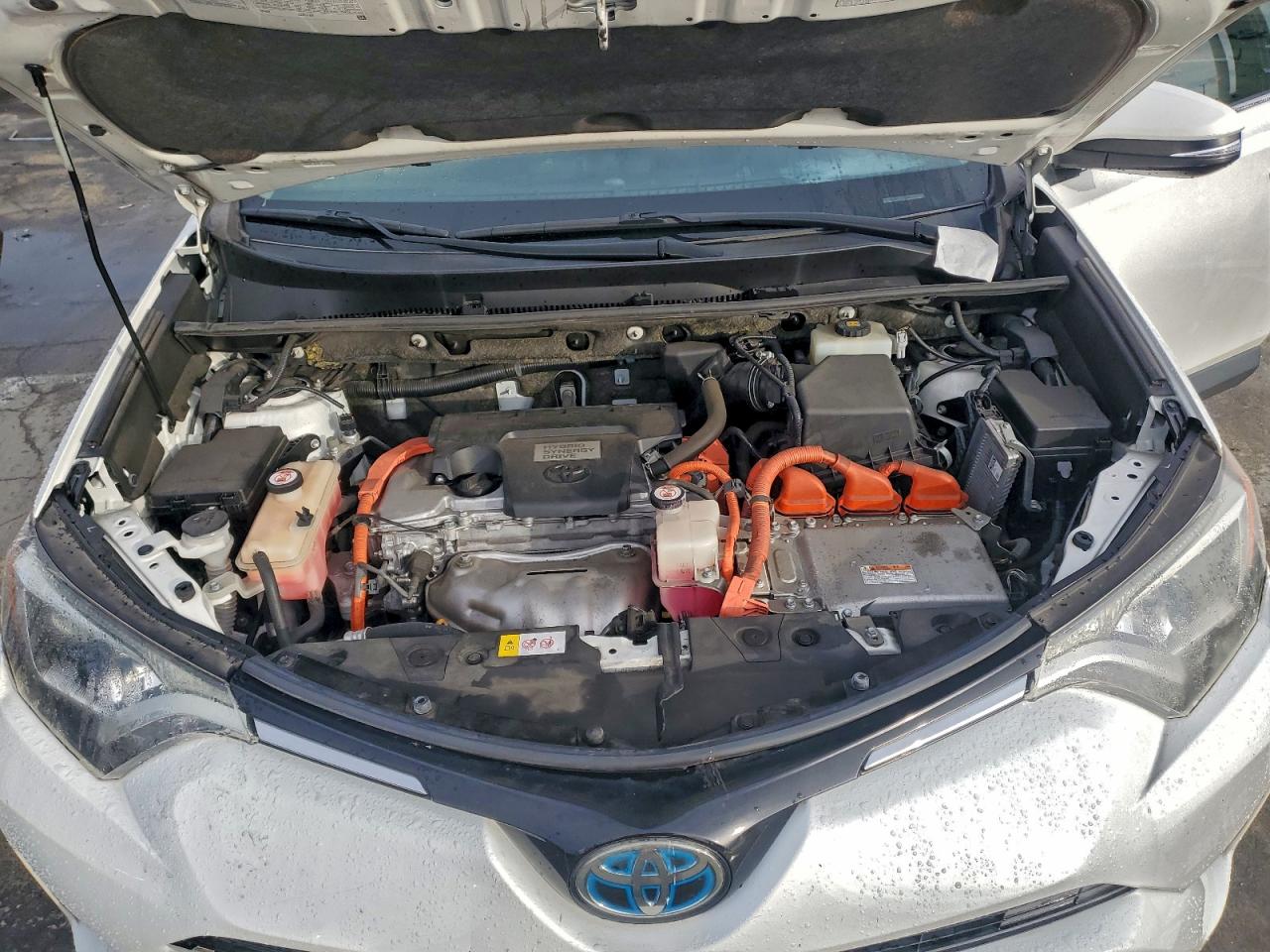 2018 TOYOTA RAV4 HV LE photo 11