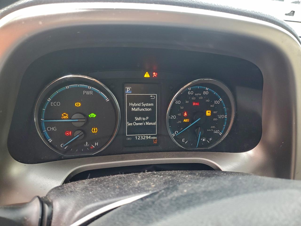 2018 TOYOTA RAV4 HV LE photo 9