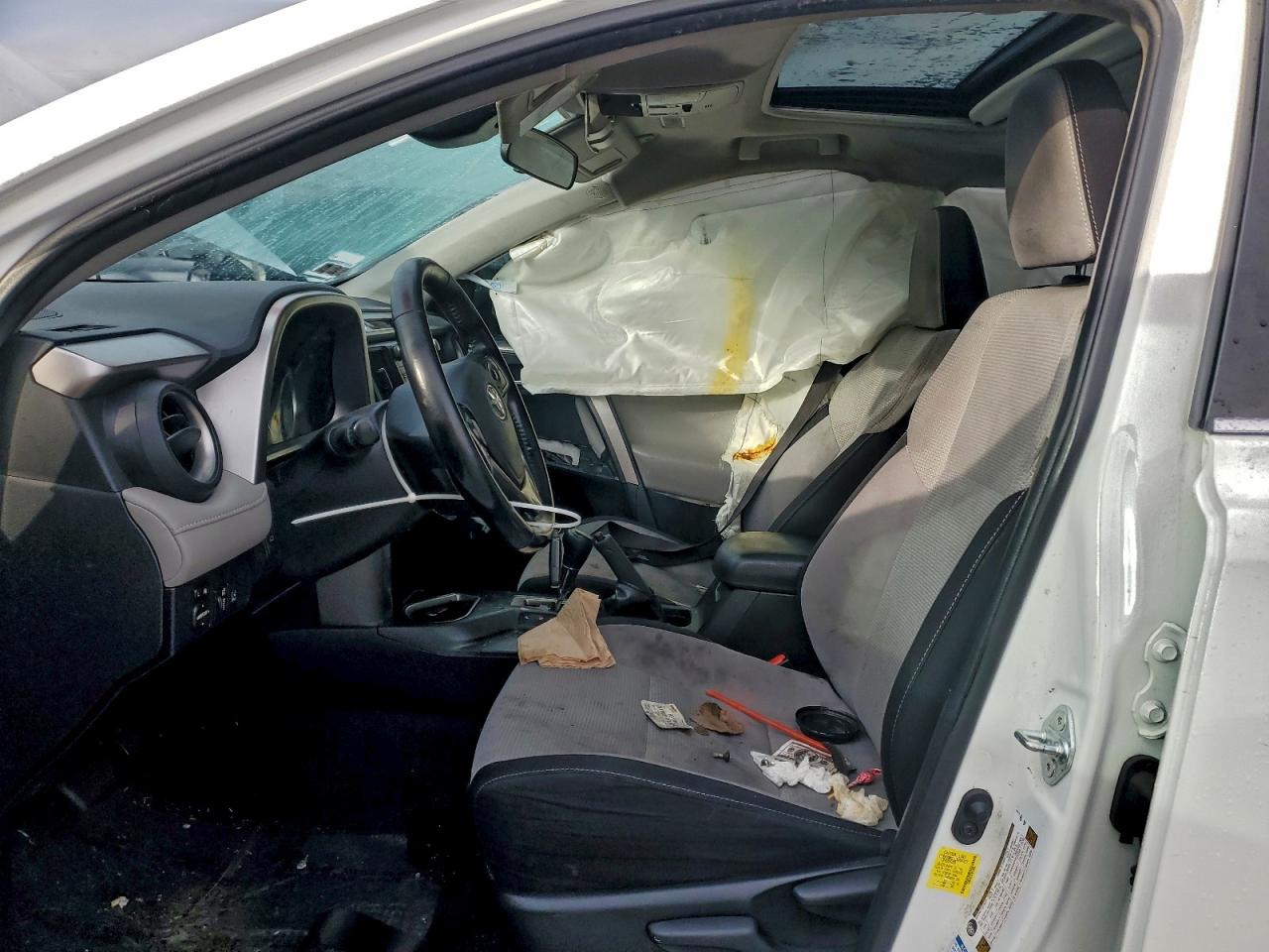 2018 TOYOTA RAV4 HV LE photo 7