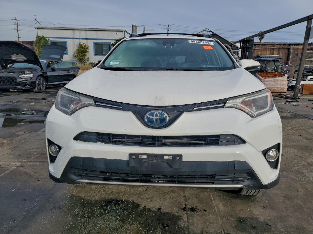 2018 TOYOTA RAV4 HV LE photo 5
