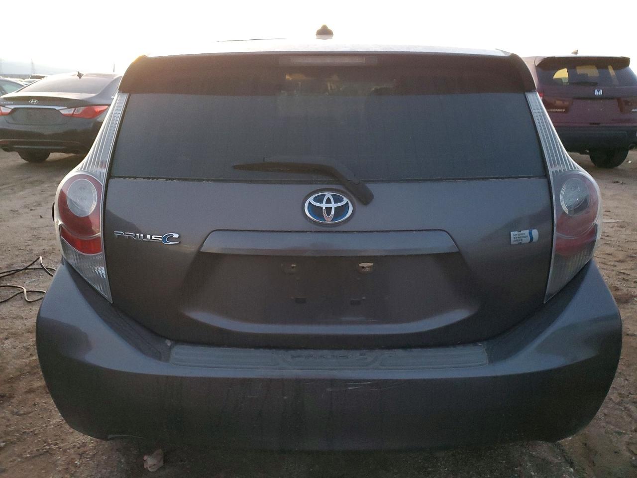 2012 TOYOTA PRIUS C photo 6