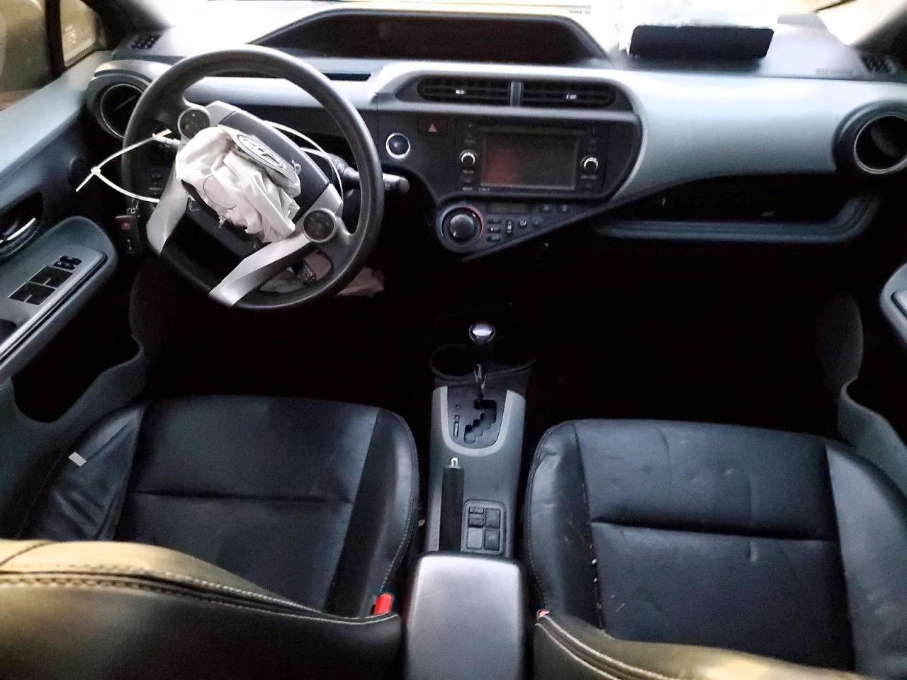 2012 TOYOTA PRIUS C photo 8