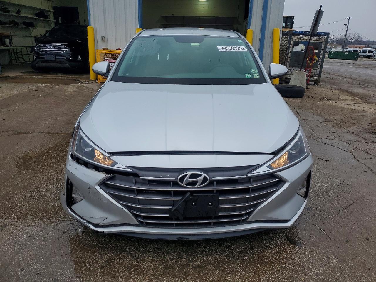2019 HYUNDAI ELANTRA SE photo 9