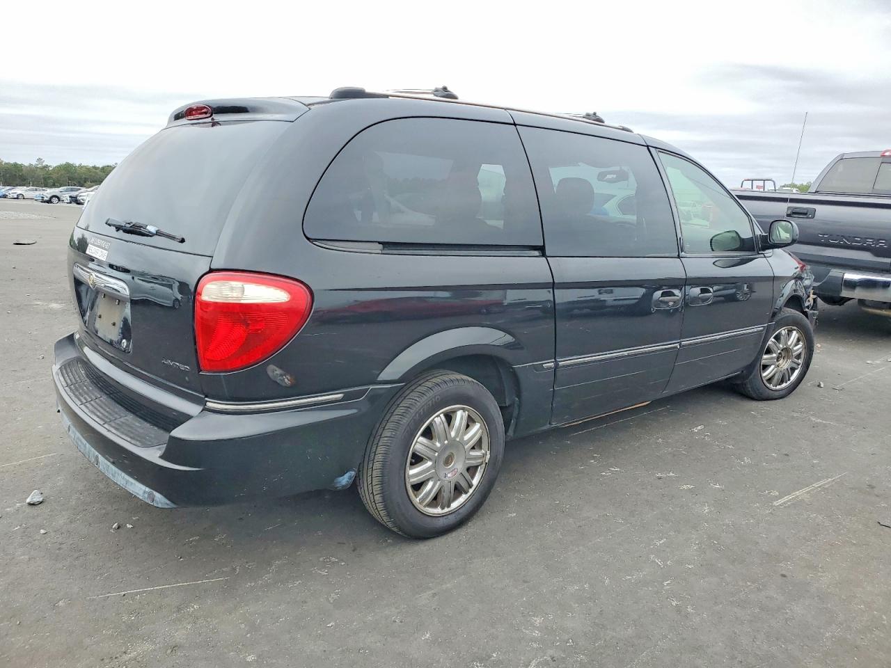 2006 CHRYSLER TOWN & COUNTRY LIMITED photo 3