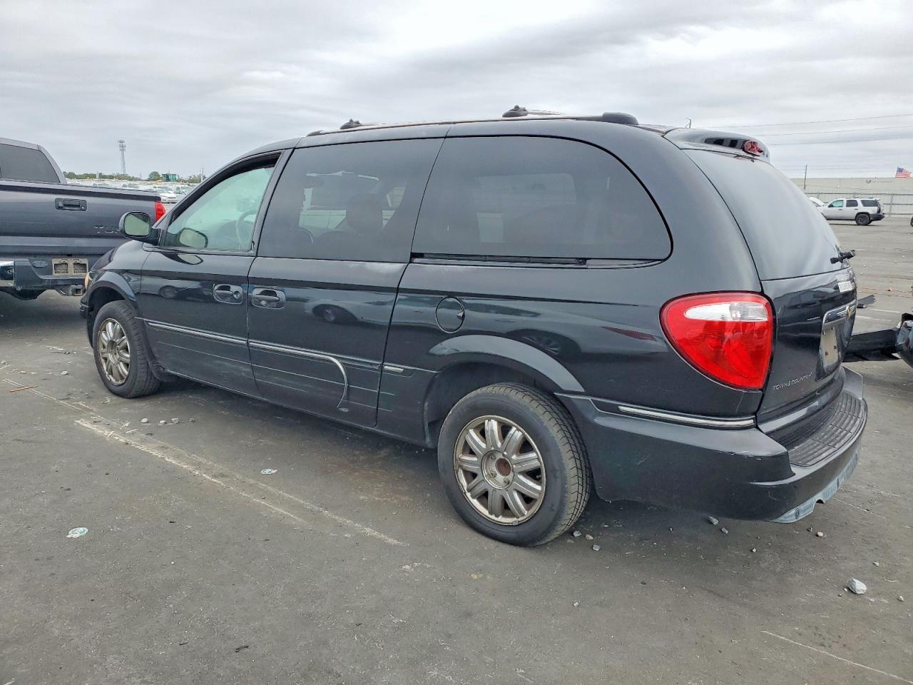 2006 CHRYSLER TOWN & COUNTRY LIMITED photo 2