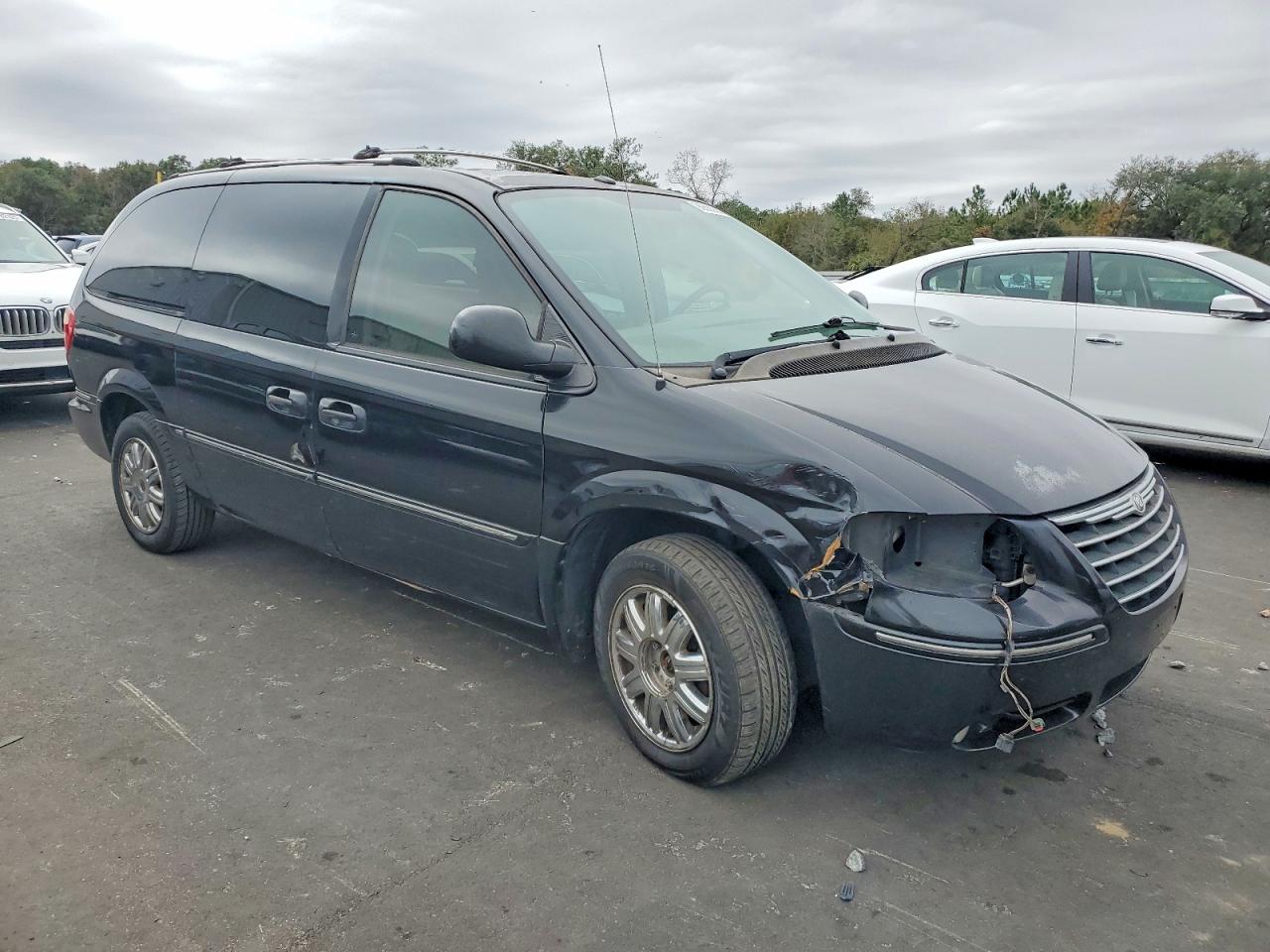 2006 CHRYSLER TOWN & COUNTRY LIMITED photo 4