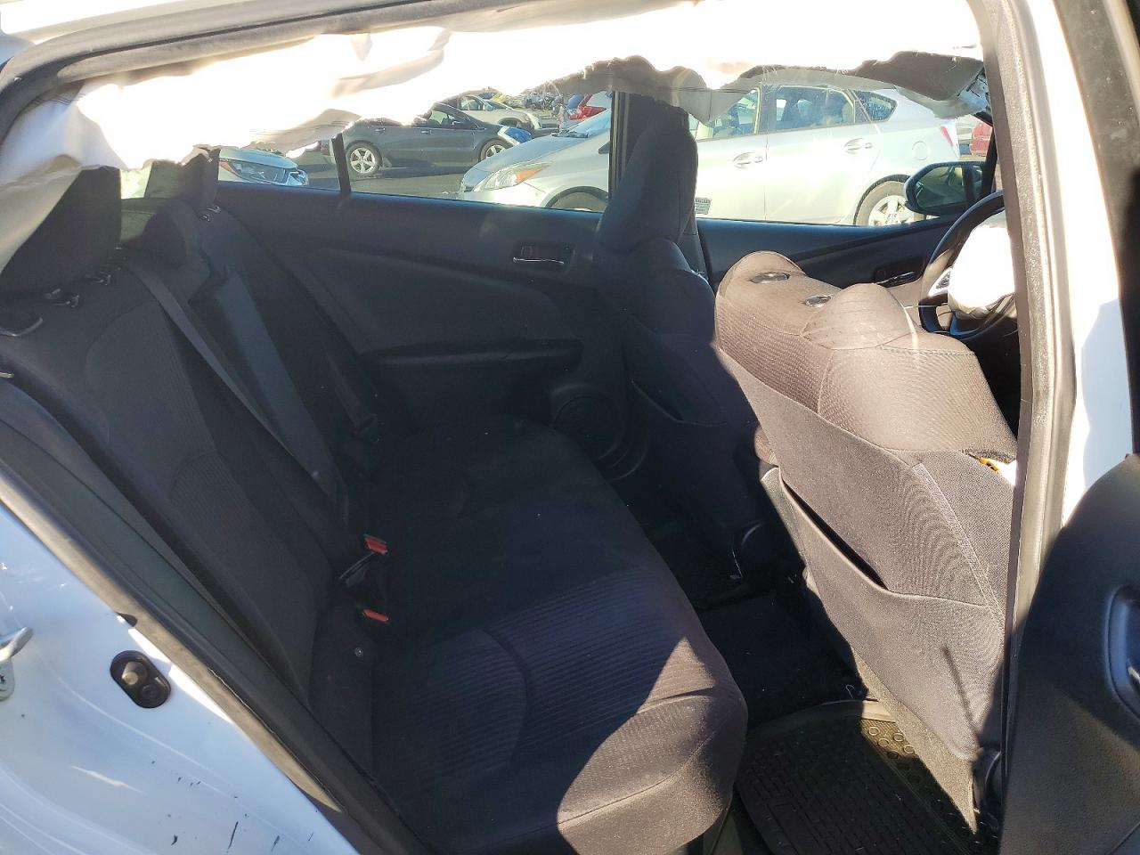 2016 TOYOTA PRIUS photo 10