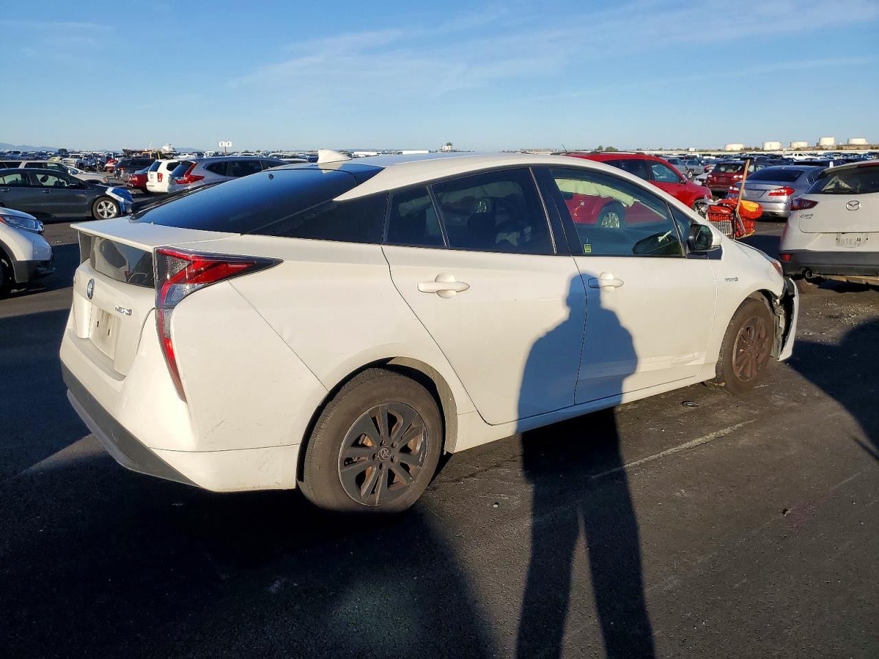 2016 TOYOTA PRIUS photo 3