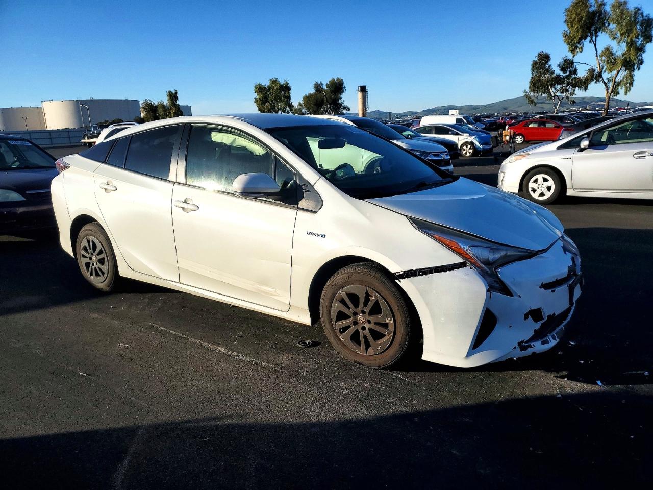 2016 TOYOTA PRIUS photo 4