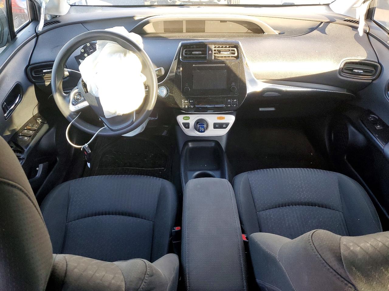2016 TOYOTA PRIUS photo 8