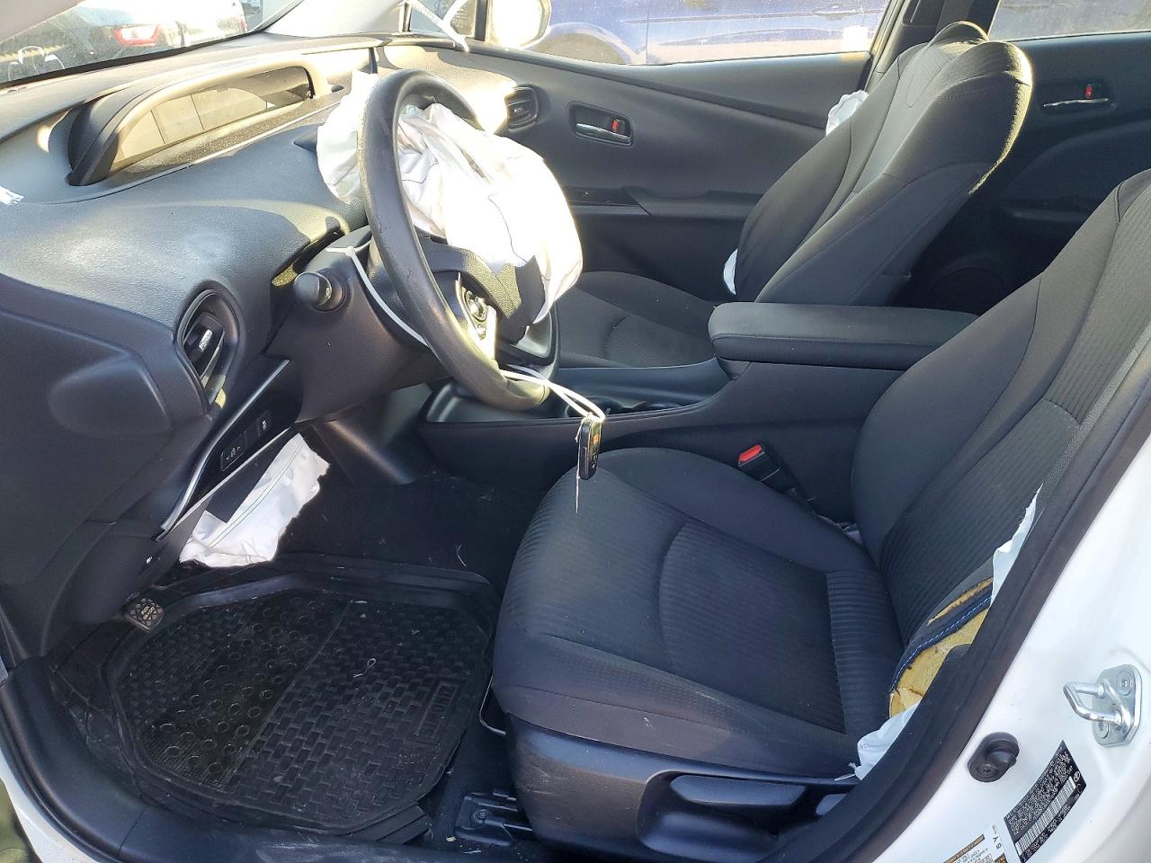 2016 TOYOTA PRIUS photo 7