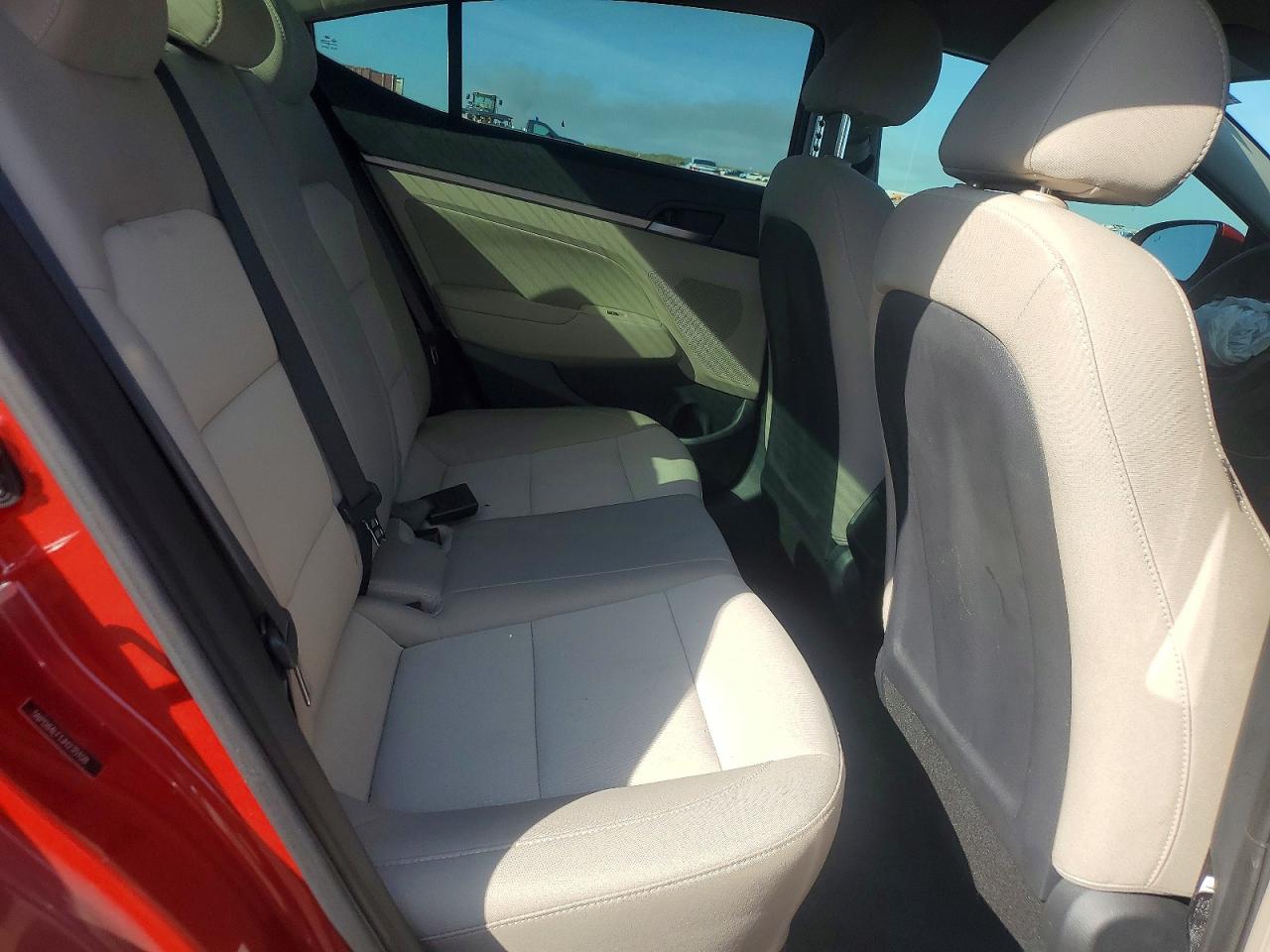 2018 HYUNDAI ELANTRA SEL photo 10