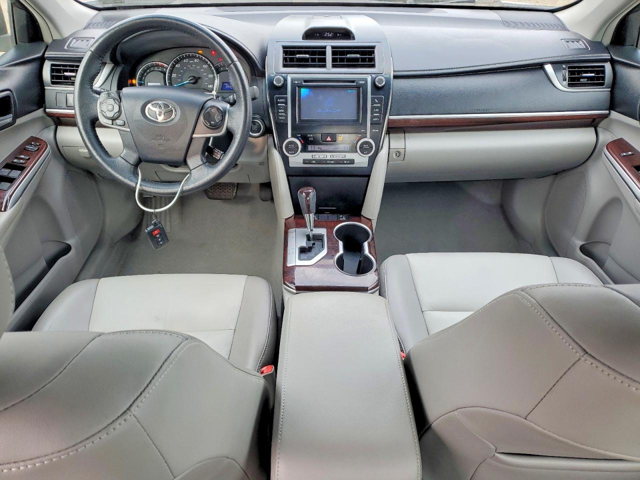 2012 TOYOTA CAMRY SE photo 15
