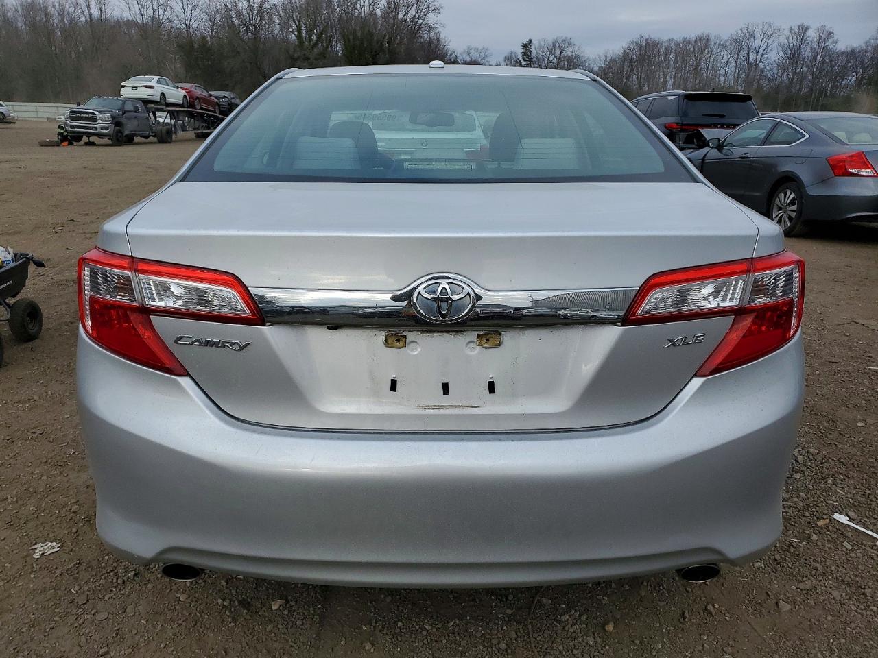2012 TOYOTA CAMRY SE photo 11