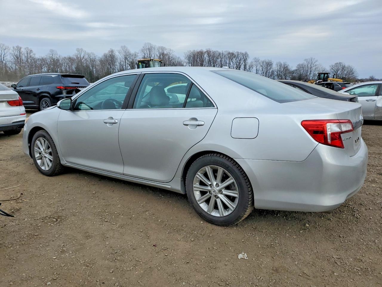 2012 TOYOTA CAMRY SE photo 3