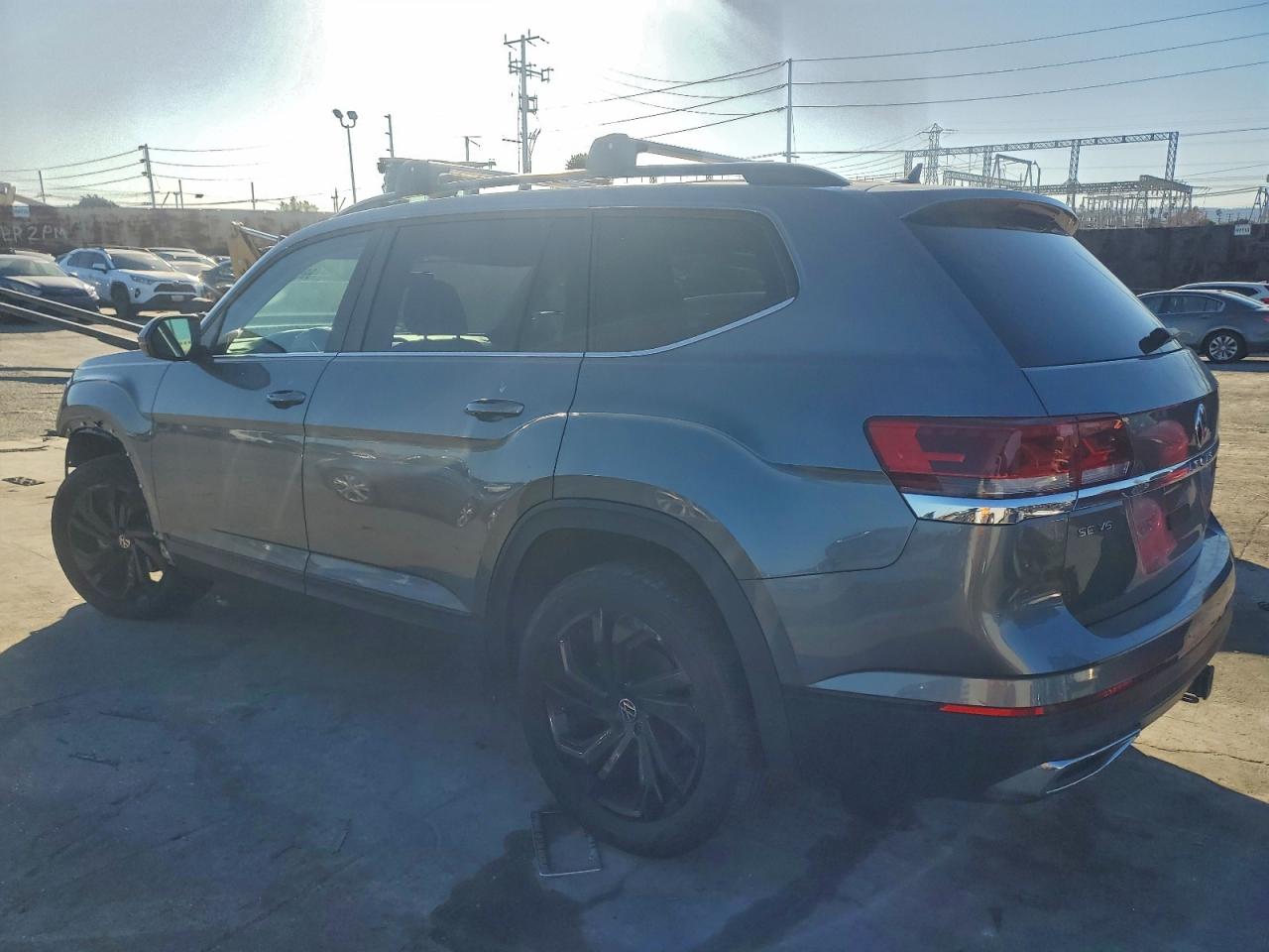 2023 VOLKSWAGEN ATLAS SE photo 2