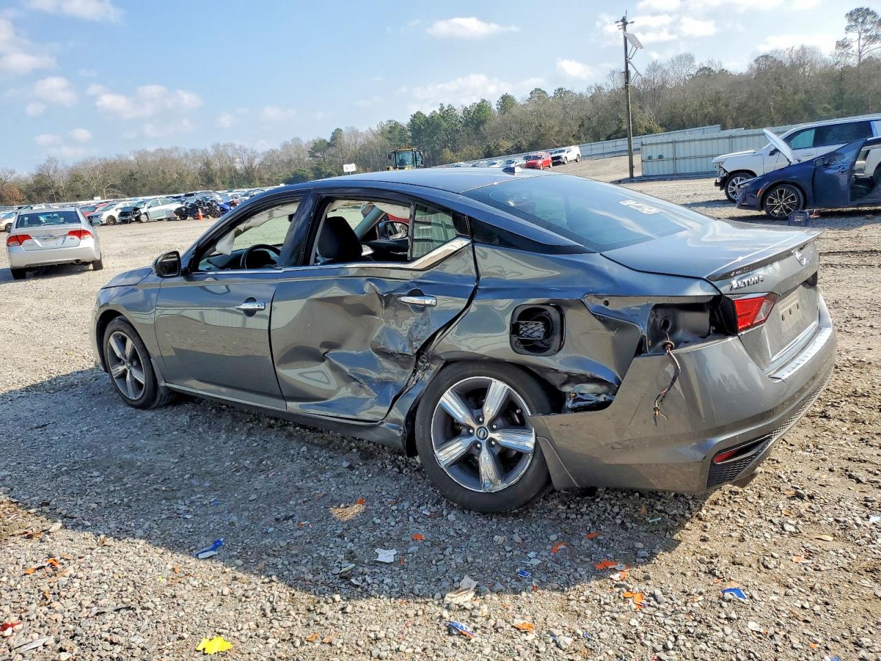 2019 NISSAN ALTIMA SV photo 2