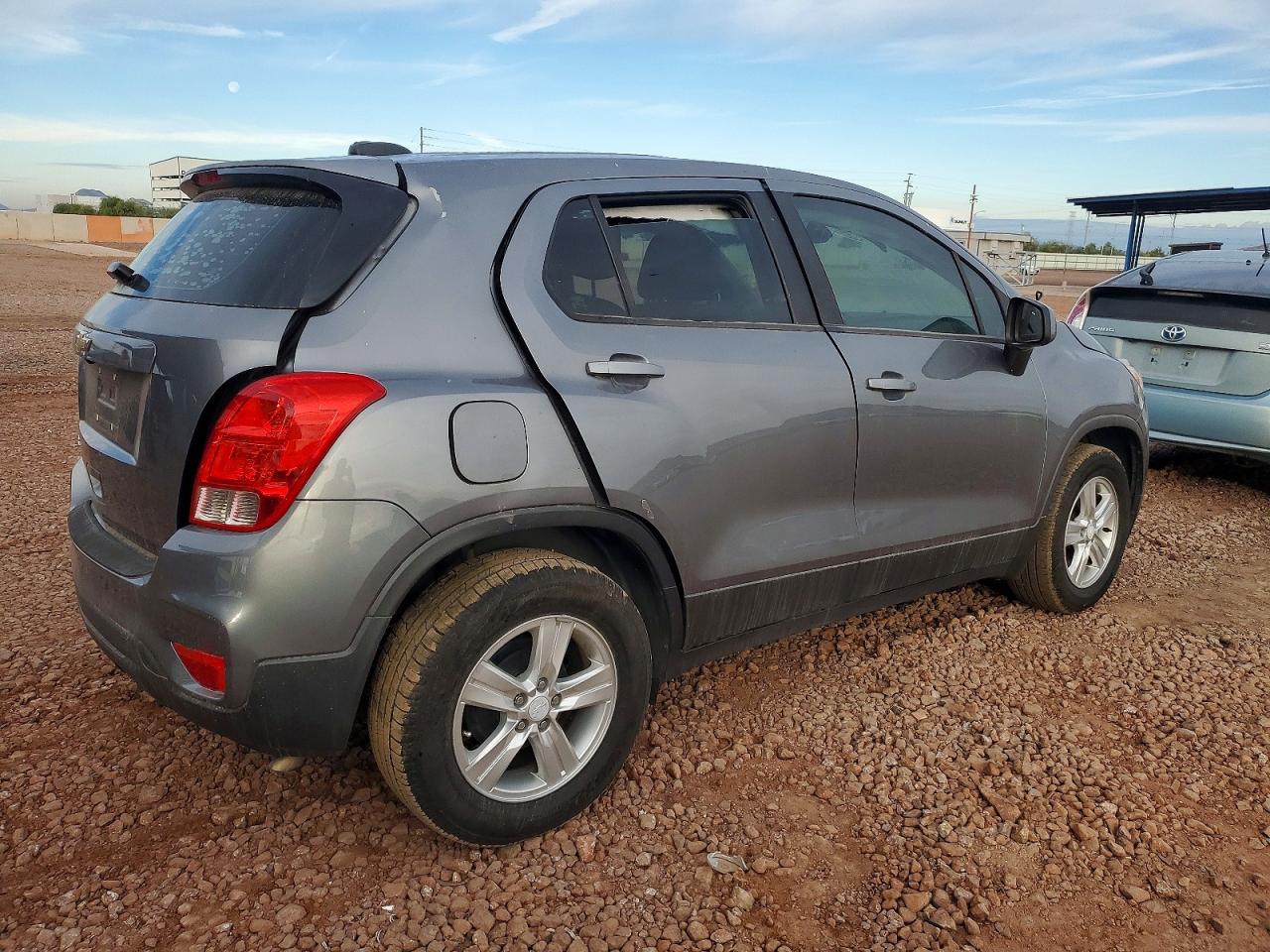 2020 CHEVROLET TRAX LS photo 3