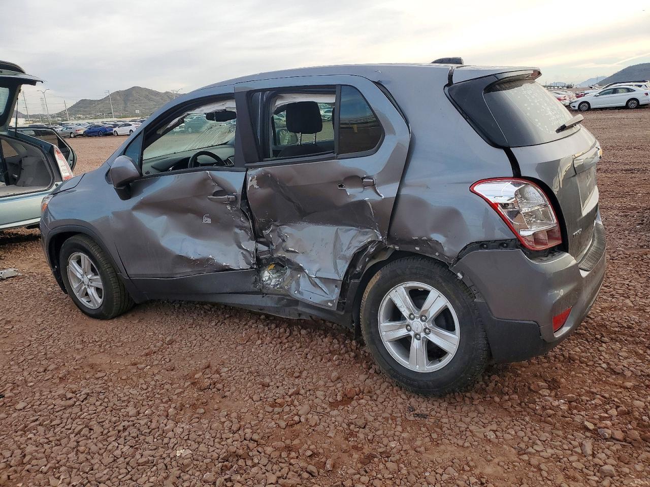 2020 CHEVROLET TRAX LS photo 2