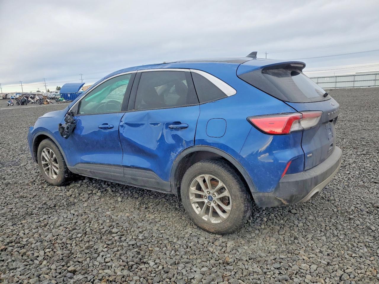 2022 FORD ESCAPE SE photo 2