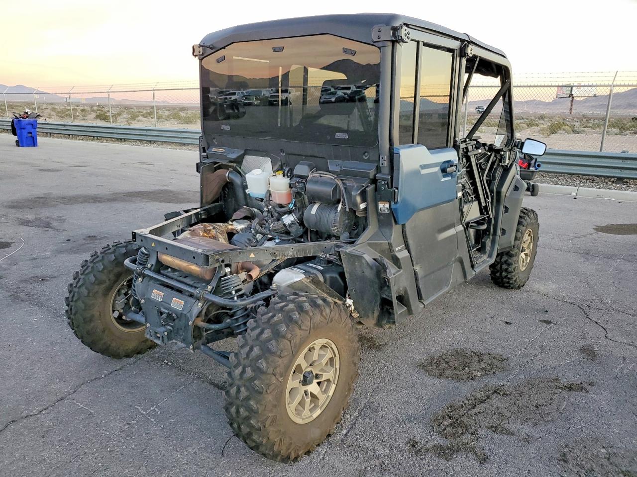 2025 CAN-AM DEFENDER UTILITY VEHICLE photo 4