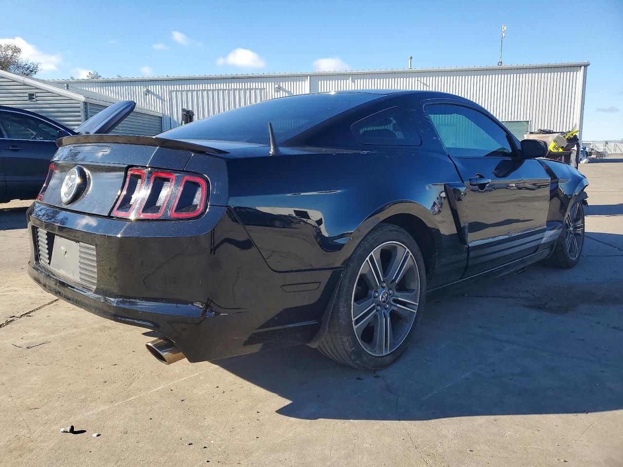 2013 FORD MUSTANG photo 7