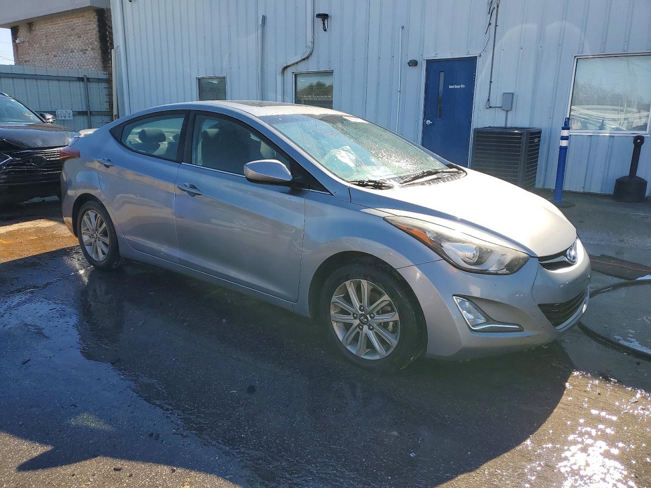 2015 HYUNDAI ELANTRA SE photo 4