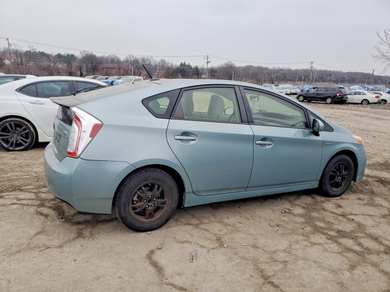 2013 TOYOTA PRIUS photo 5