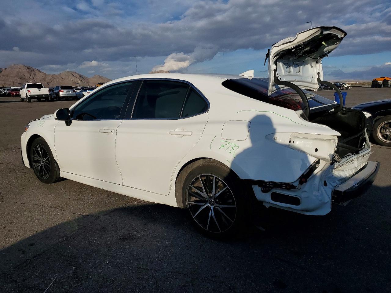 2023 TOYOTA CAMRY SE photo 2